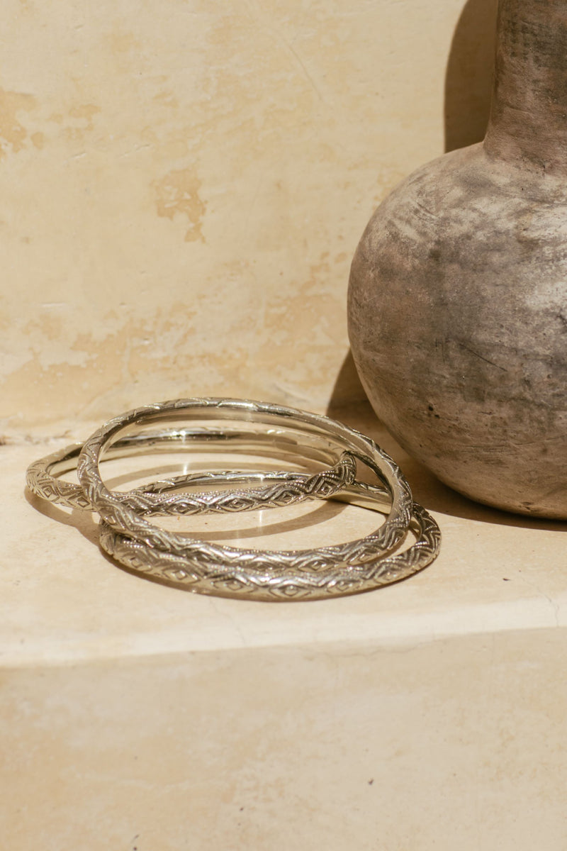 Ixà Bangles - White – Nakila Collective